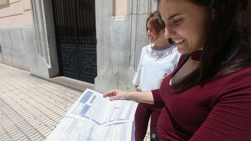 Colas para matricularse y lío por las nuevas asignaturas de selectividad