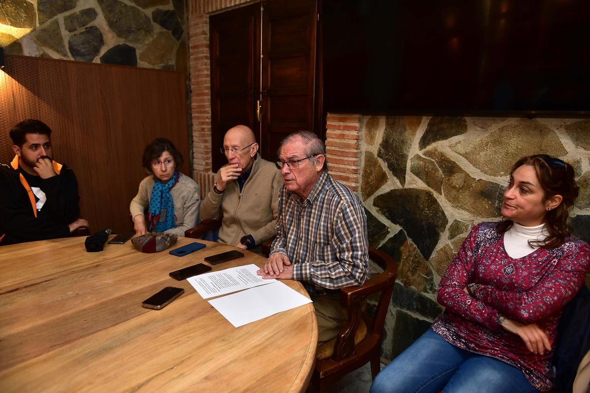 Comparecencia de asociaciones de vecinos de Plasencia en apoyo a Ciudad Jardín.