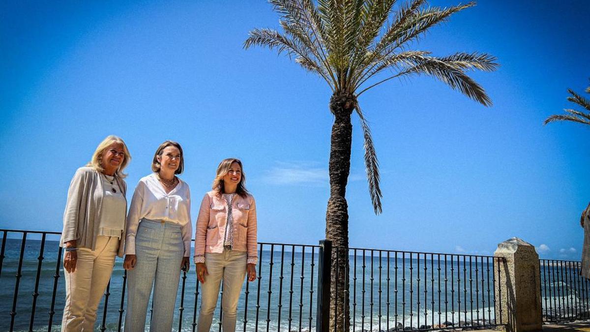 Cuca Gamarra, con Ángeles Muñoz y Patricia Navarro en Marbella.