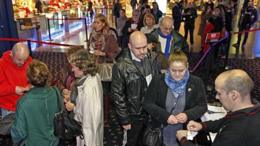 El primer miércoles de rebajas en el cine aumenta el público pero no llena las salas