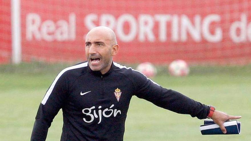 Abelardo, en el entrenamiento de ayer en Mareo.