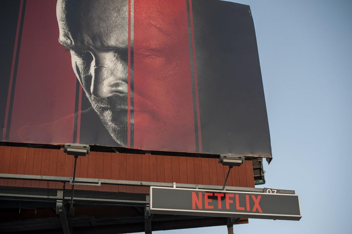 Los Angeles (United States), 18/10/2019.- A billboard promoting the Netflix production ’El Camino’ hangs above the Sunset Strip in Los Angeles, California, USA, 18 October 2019. On 17 October 2019 Netflix reported earnings of 1.47 US dollar per share, compared to analysts estimates of 1.05 US dollar per share. (Estados Unidos) EFE/EPA/CHRISTIAN MONTERROSA