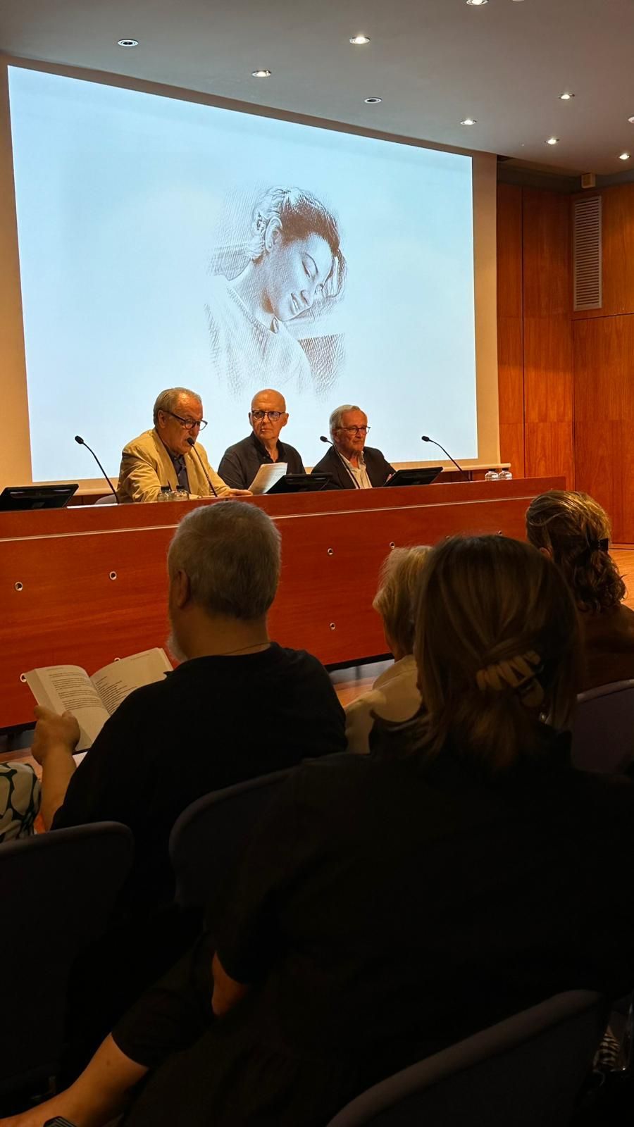 El médico mallorquín Ferran Morell reúne a 300 personas en la presentación de sus dos nuevos libros en Barcelona