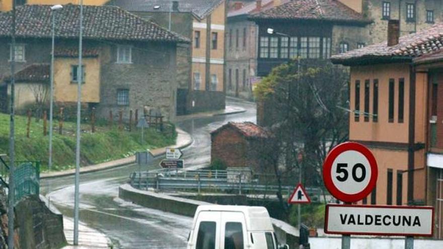 Entrada al pueblo de Valdecuna, en Mieres.