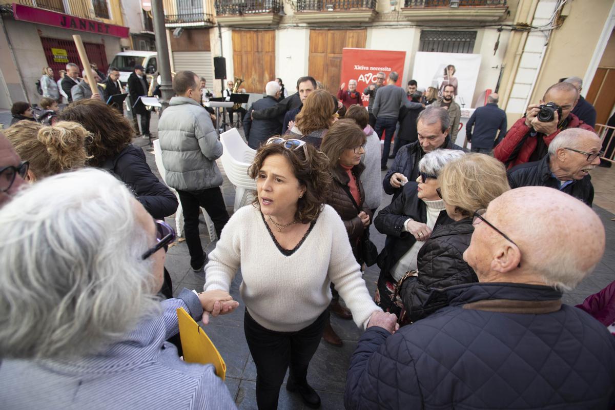 Xàtiva. Presentación de la candidata de Xàtiva unida con la consellera Rosa Pérez y Miquel Lorente