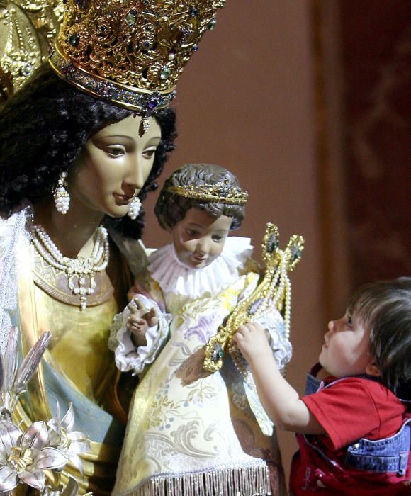 Retrospectiva de los primeros Besamanos a la Virgen de los Desamparados