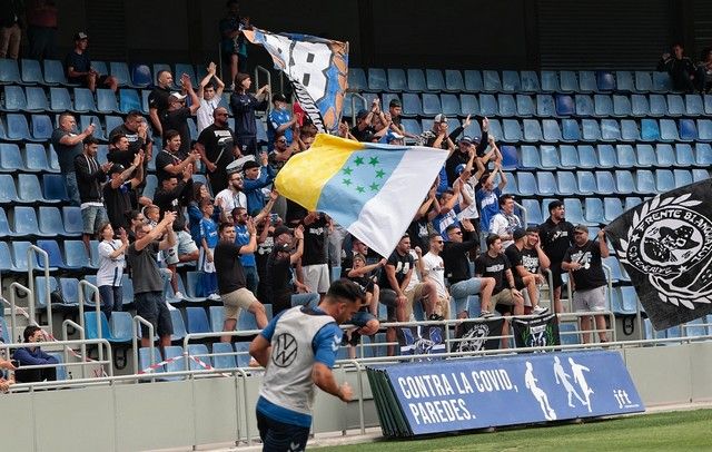 Entrenamiento del CD Tenerife a puerta abierta en el Heliodoro Rodríguez López