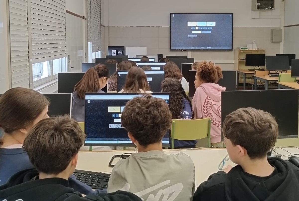 O alumnado xogando polo dia das letras galegas ao 'ArgaQuest'