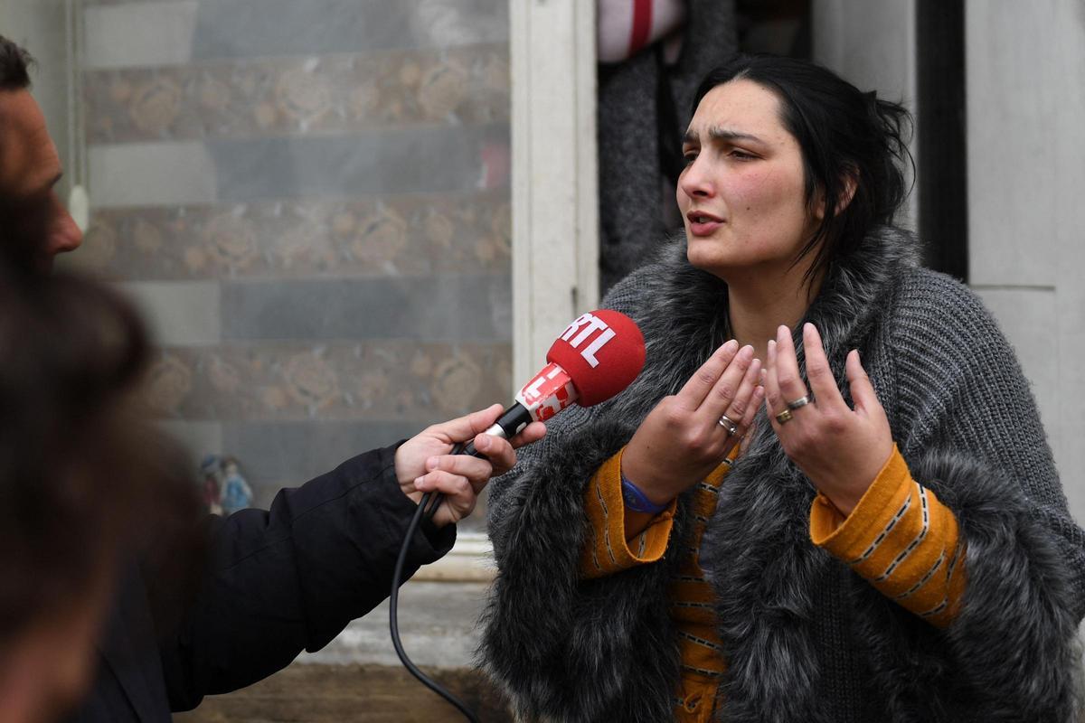 La madre de la niña de cinco años encontrada muerta en un piso en Rambervilliers (Francia). La madre de la niña de cinco años encontrada muerta en un piso en Rambervilliers (Francia).