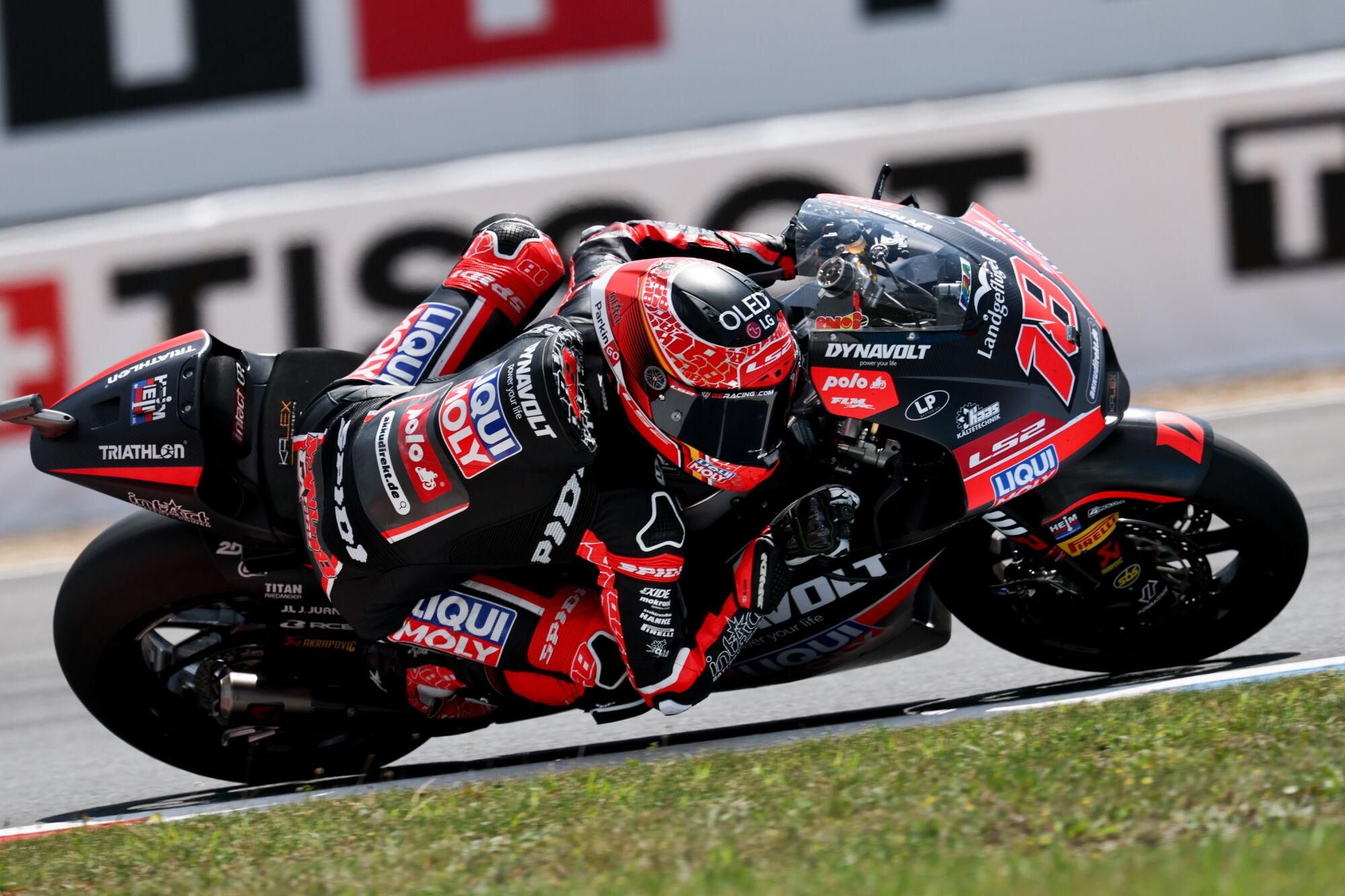 BRNO (Czech Republic), 20/07/2025.- Liqui Moly Dynavolt Intact GP rider Manuel Gonzalez of Spain competes in the Moto 2 race of the Motorcycling Grand Prix of Czechia at the Automotodrom Brno racetrack in Brno, Czechia, 20 July 2025. (Motociclismo, España) EFE/EPA/FILIP SINGER