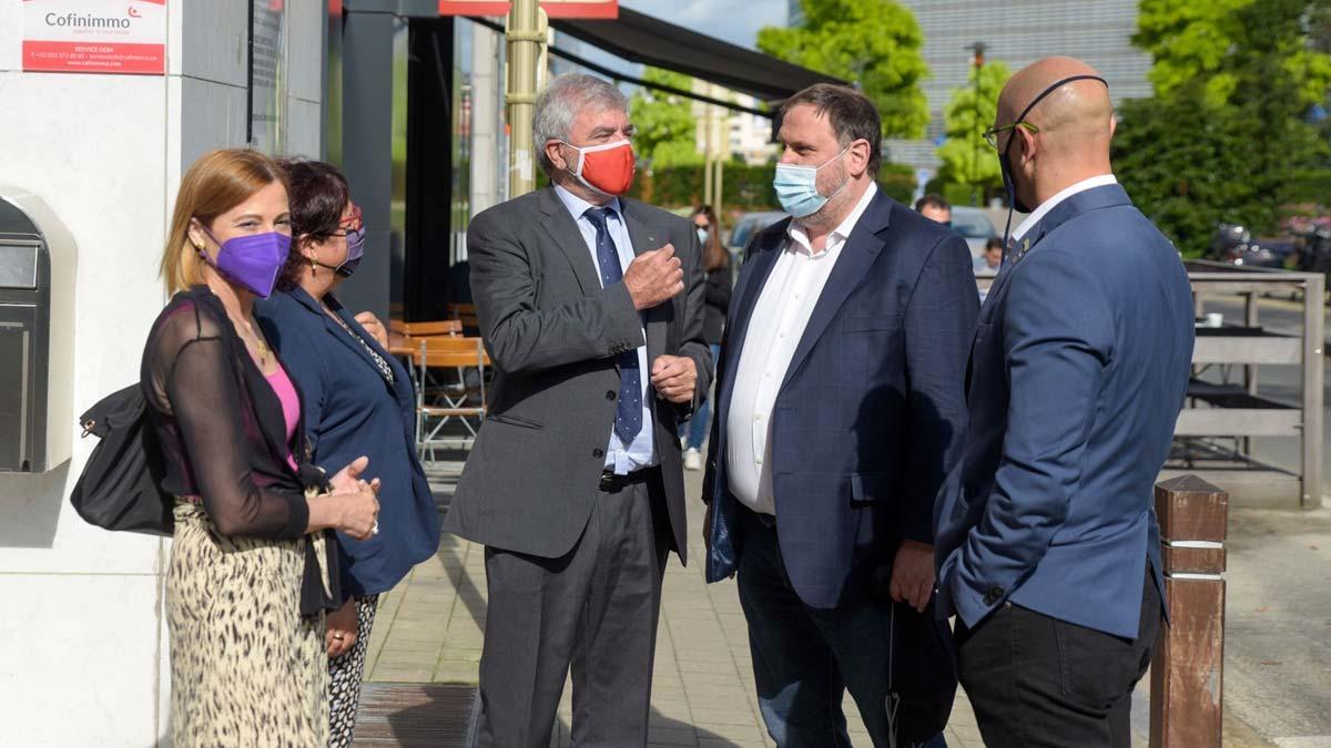 Oriol Junqueras, Raül Romeva, Carme Forcadell, Dolors Bassa y Meritxell Serret visitan la delegación del gobierno en Bruselas