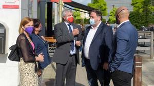 Oriol Junqueras, Raül Romeva, Carme Forcadell, Dolors Bassa y Meritxell Serret visitan la delegación del gobierno en Bruselas.