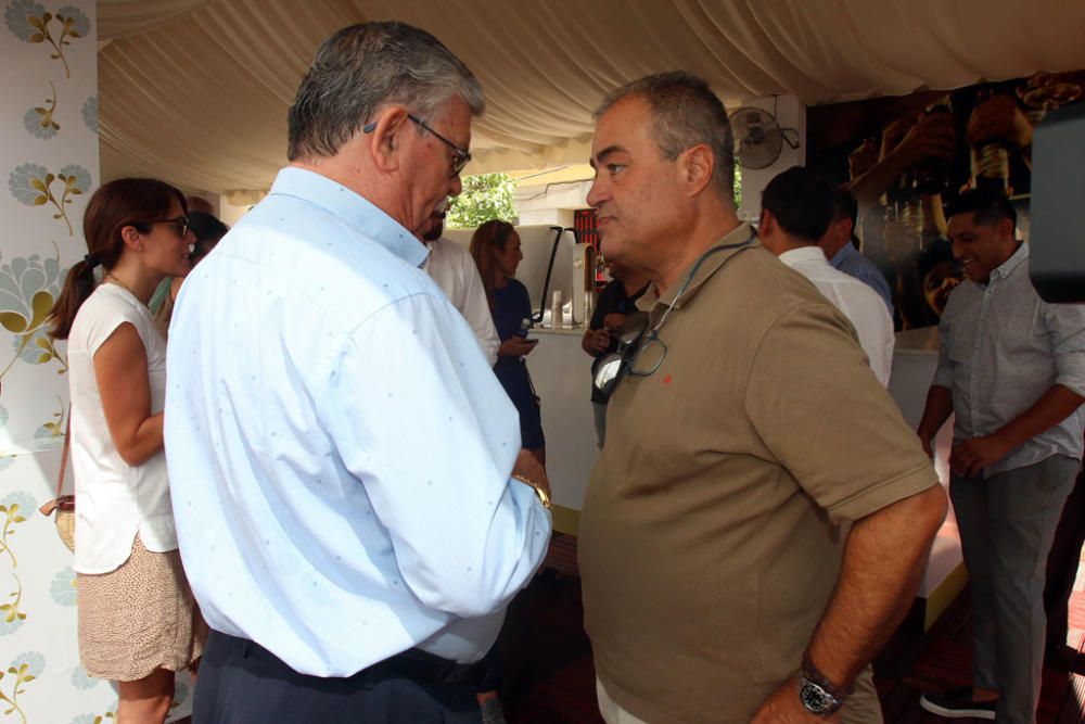 Martín Aguilar, Caminero, Rafael Gil, Basti y Hamyan Al Thani, entre otros, visitan la feria de día en una cita ya tradicional en los días festivos de la ciudad