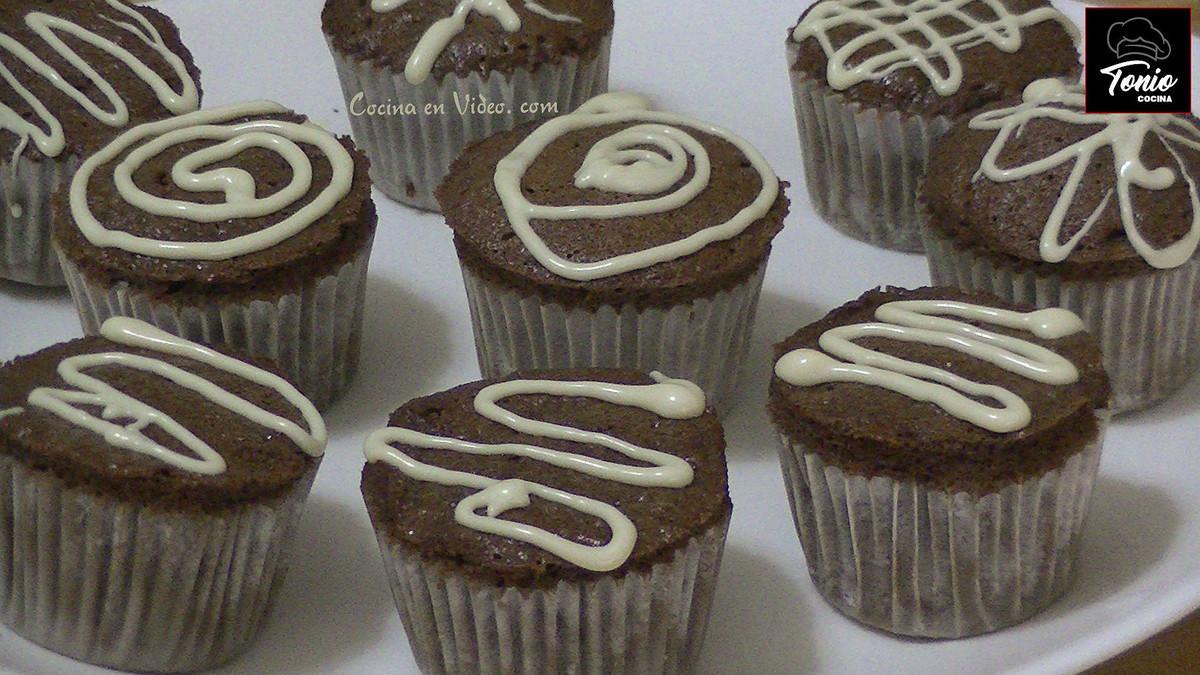 Muffins de almendra y chocolate.