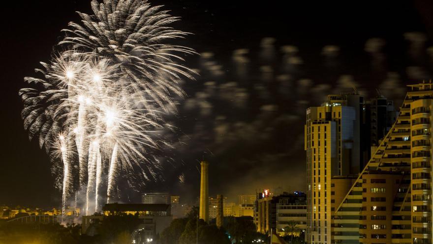 Un castillo en la Alameda anuncia el calendario pirotécnico de las Fallas 2024