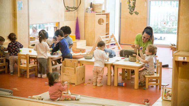 El PP acusa a Collboni de dejar a más de 3.000 familias sin plaza de guardería pública en Barcelona
