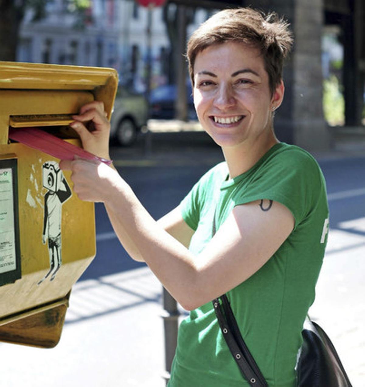 La líder de la candidatura Green-EFA, Ska Keller, vota per correu a la ciutat de Berlín.
