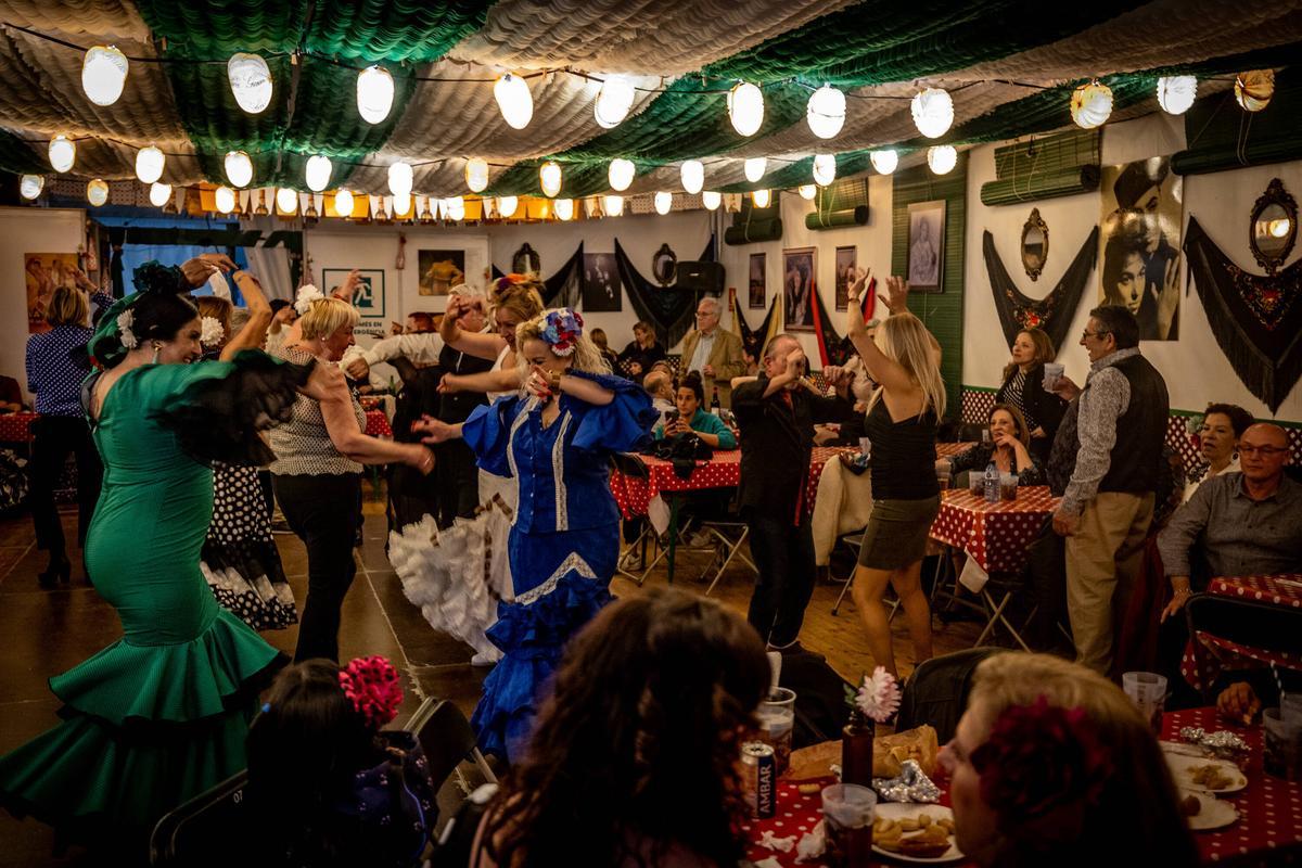 Ambiente de la Feria de Abril de Barcelona, este viernes, 3 de mayo.