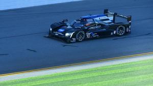 AME2713. DAYTONA BEACH (ESTADOS UNIDOS), 24/01/2019.- El vehículo #10 del equipo Konica Minolta Cadillac del piloto español Fernando Alonso es visto este jueves durante la sesión de clasificaciones para la competencia de prototipos Rolex 24 Horas, en la ciudad de Daytona Beach, Florida (EE.UU.). EFE/Gerardo Mora