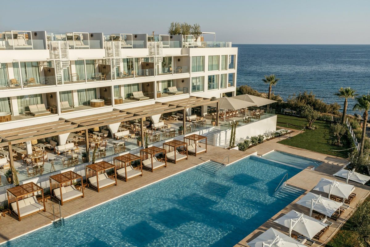 Vista del hotel en la playa de Santo Tomás.