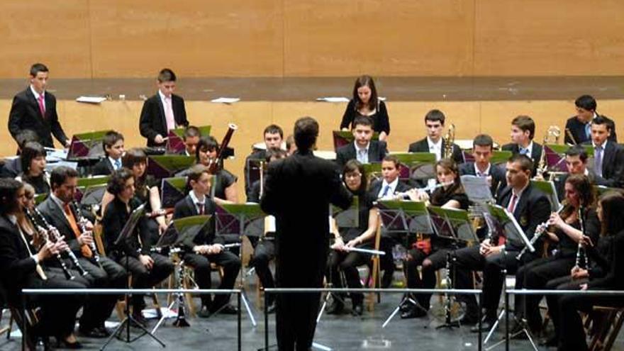 La formación de la Xoven Banda de Música de Pontevedra, en su actuación de ayer.