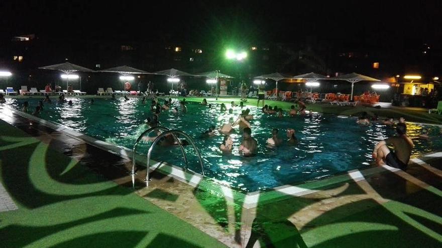 Manresa Jove organitza una banyada nocturna a les Piscines Municipals aquest divendres