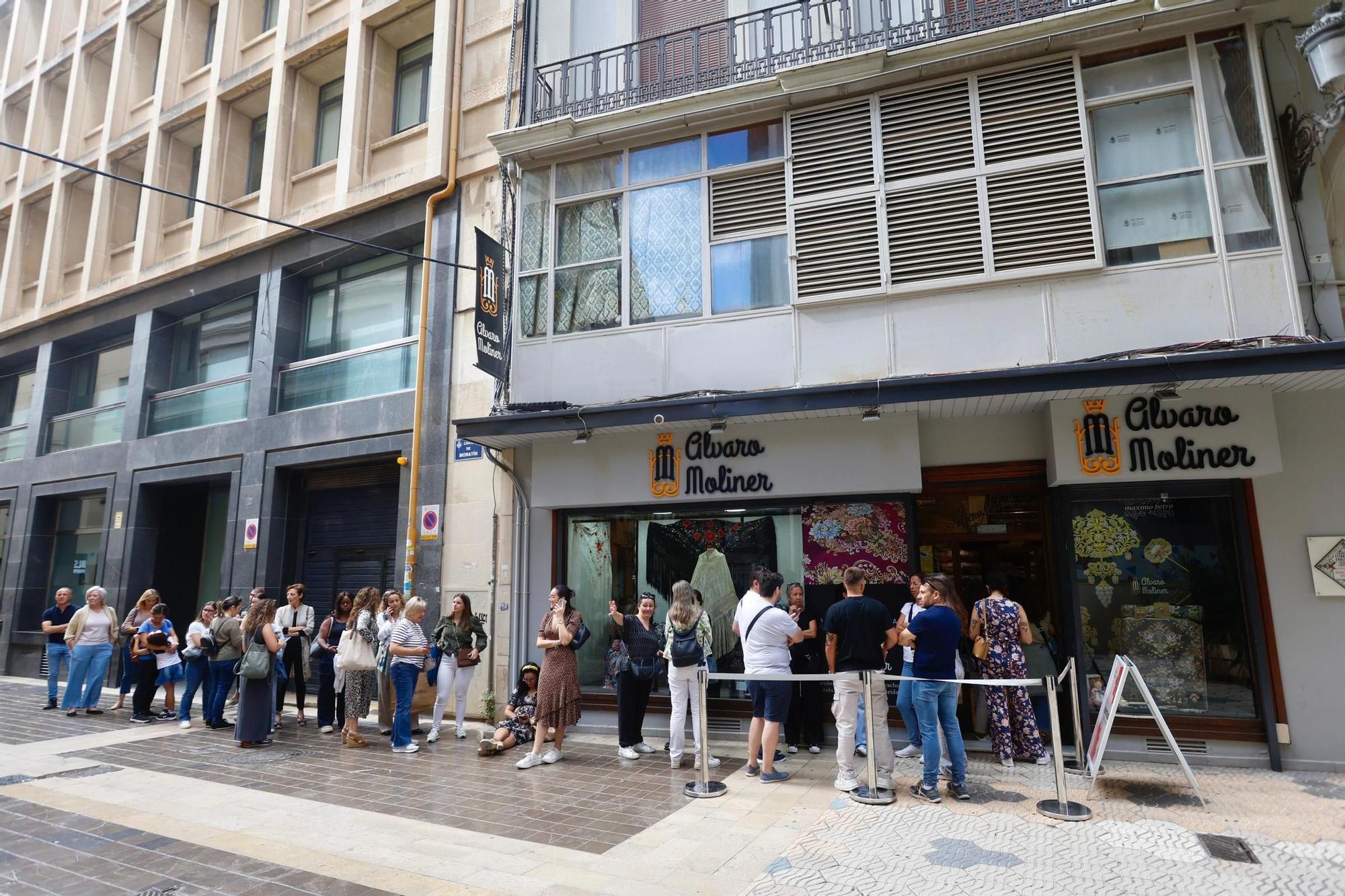 Colas en las tiendas de indumentaria valenciana