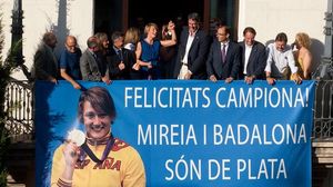 La doble medallista olímpica, Mireia Belmonte, ha estat rebuda amb honors per l’ajuntament i els veïns de Badalona.