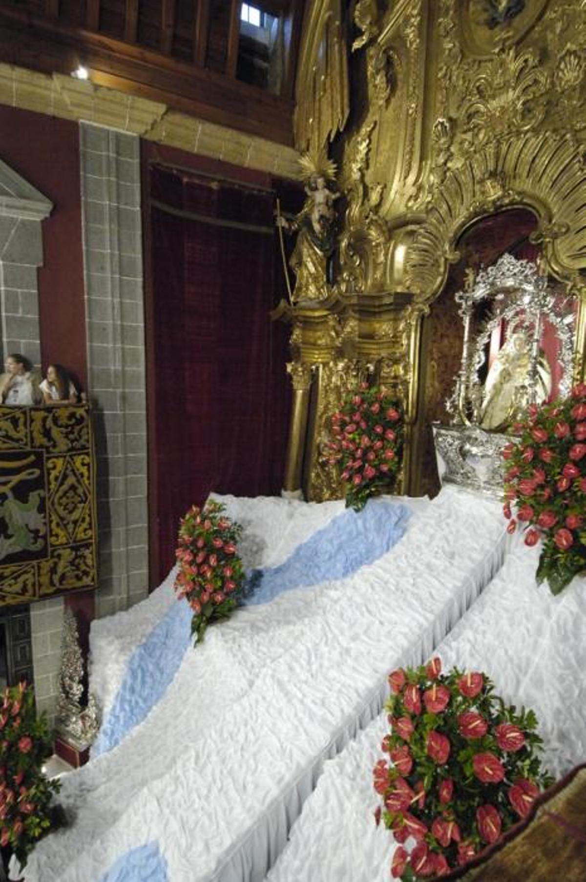 BAJADA DE LA VIRGEN DEL PINO DE SU CAMERIN