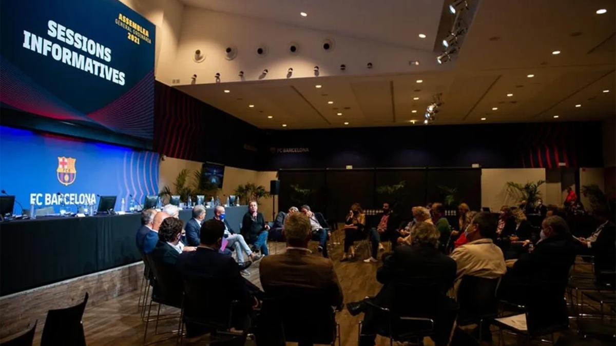 Siete compromisarios, en la reunión previa a la Asamblea