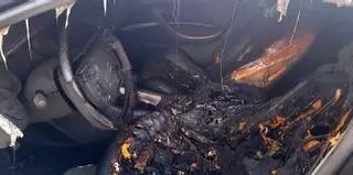 Incendian los vehículos particulares de dos policías locales de Estepa