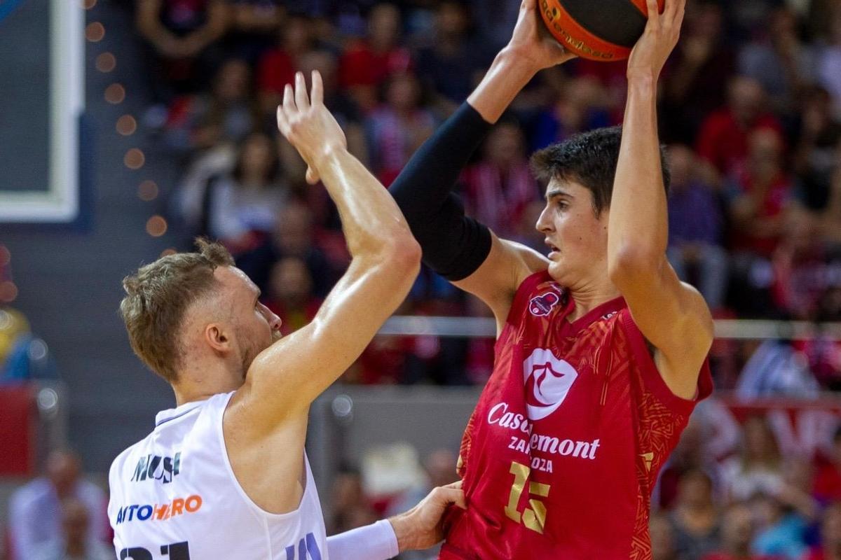 Aday Mara, en uno de sus primeros partidos con el Casademont Zaragoza