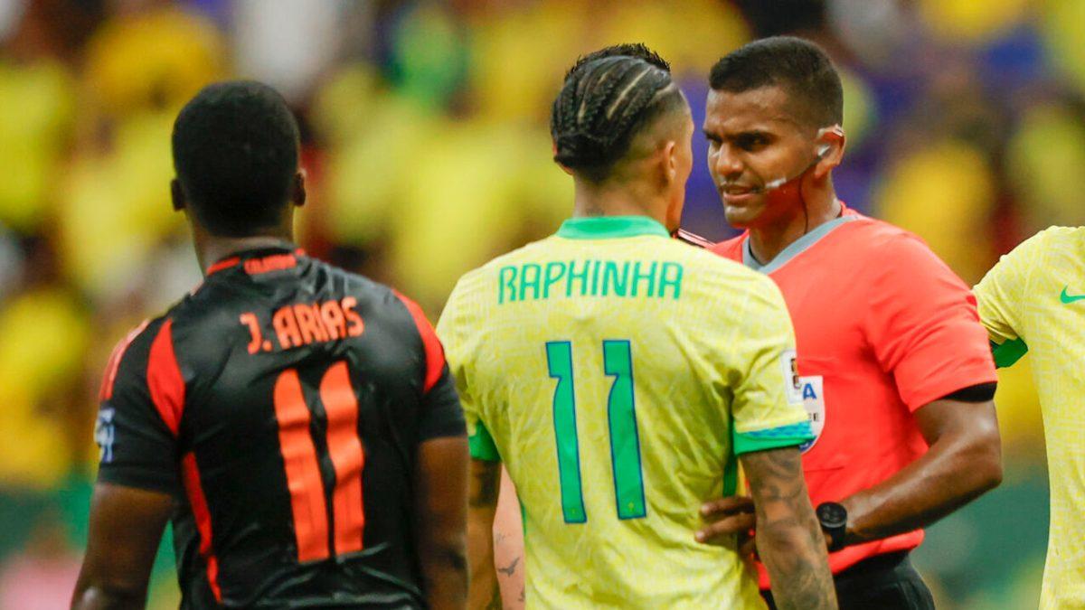 La bronca del 'capitán' Raphinha a Vinicius evitó que fuera sancionado ante Argentina