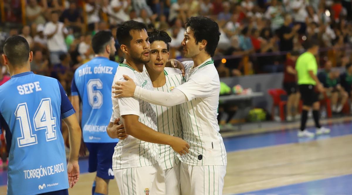 El Córdoba Futsal celebra uno de los goles marcados al Movistar Inter.