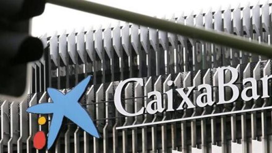 CaixaBank celebra demà un consell per marxar de Catalunya