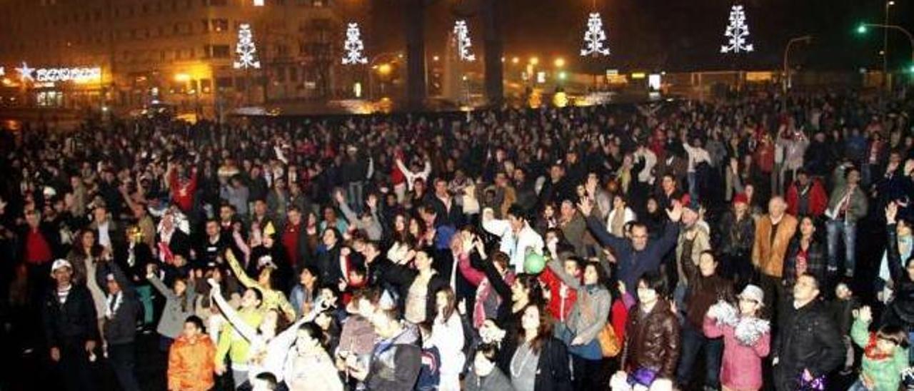 Asistentes a una anterior fiesta de Fin de Año en Plaza de América. // Jorge Santomé