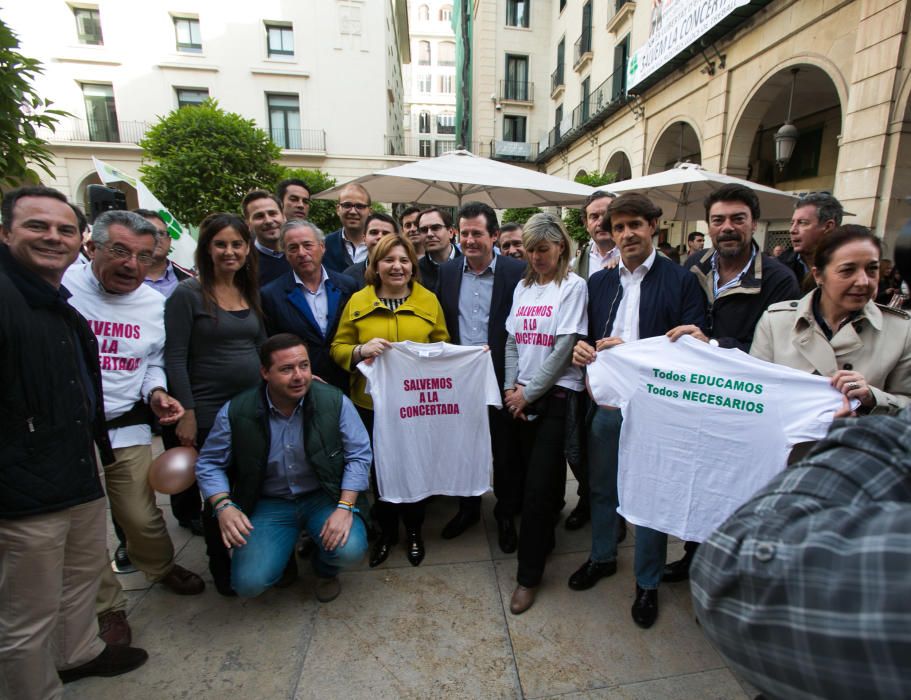 Manifestación en contra de los recortes de aulas en la enseñanza concertada