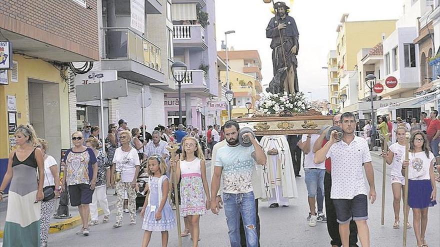 La playa de Moncofa, a punto para iniciar los festejos de Sant Roc