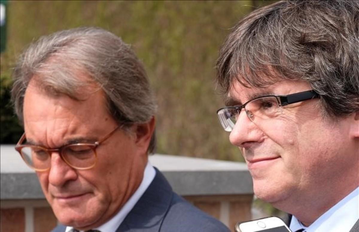 Los expresidentes Artur Mas y Carles Puigdemont, en Waterloo (Bélgica)