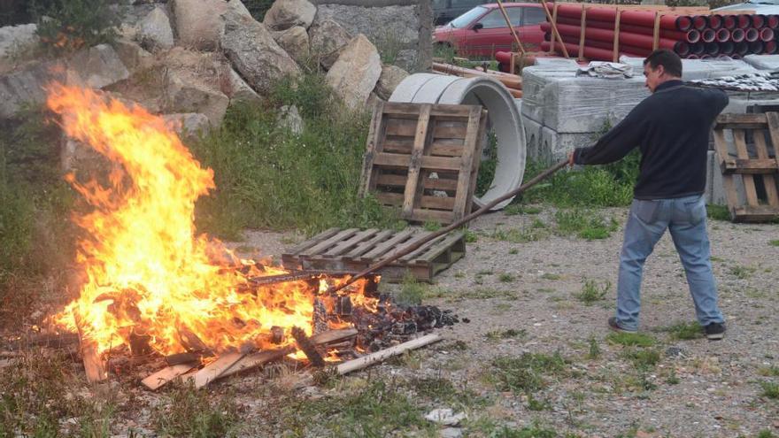 San Juan 2019 en Arousa | Un millar de hogueras iluminan la costa arousana