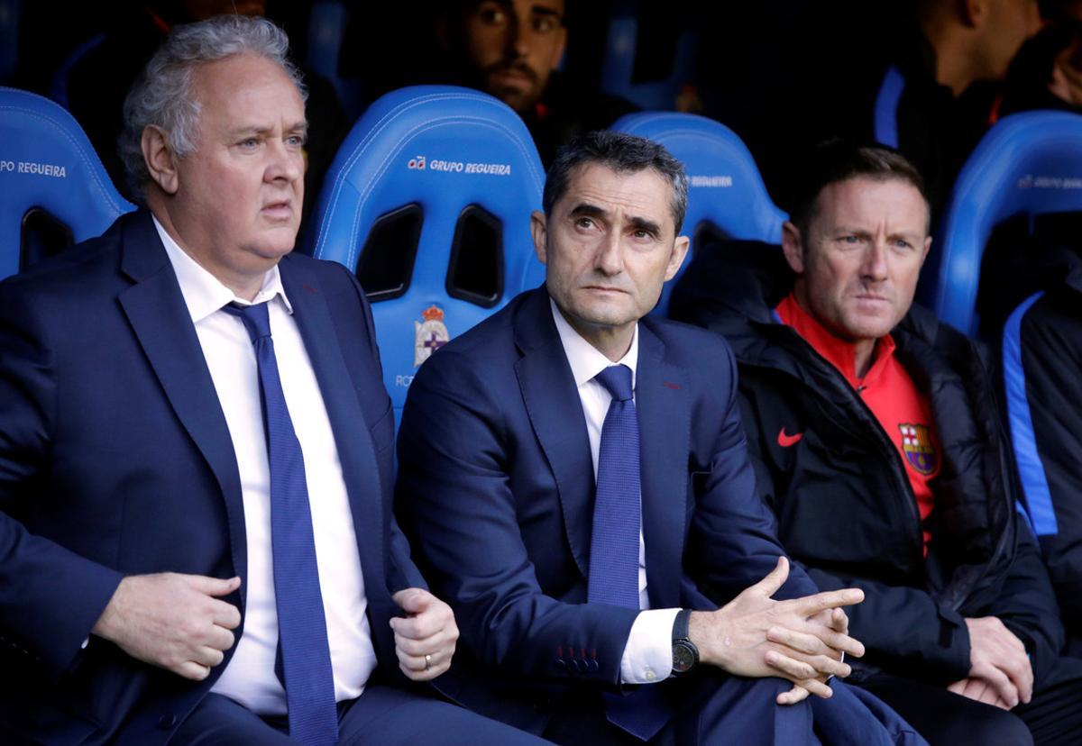 Soccer Football - La Liga Santander - Deportivo de La Coruna vs Barcelona - Abanca-Riazor, A Coruna, Spain - April 29, 2018   Barcelona coach Ernesto Valverde    REUTERS/Miguel Vidal