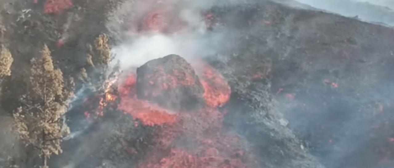 Gran bloque movido por la colada de lava del volcán de La Palma