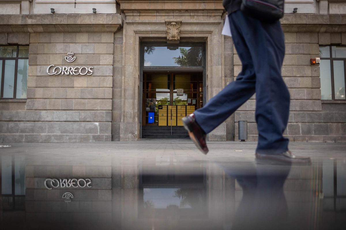 Primer día de regularización exprés en las oficinas de extranjería