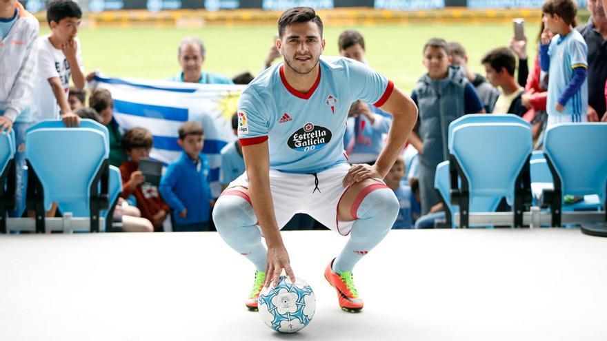 Presentación de Maxi Gómez como jugador del Celta // Marta G. Brea