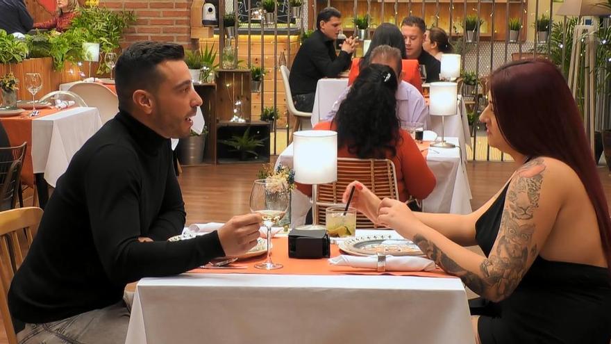 Antonio deja su disfraz de mariquita para ir a &#039;First Dates&#039;: &quot;Las fiestas de pueblo son lo mejor, he recorrido España entera&quot;