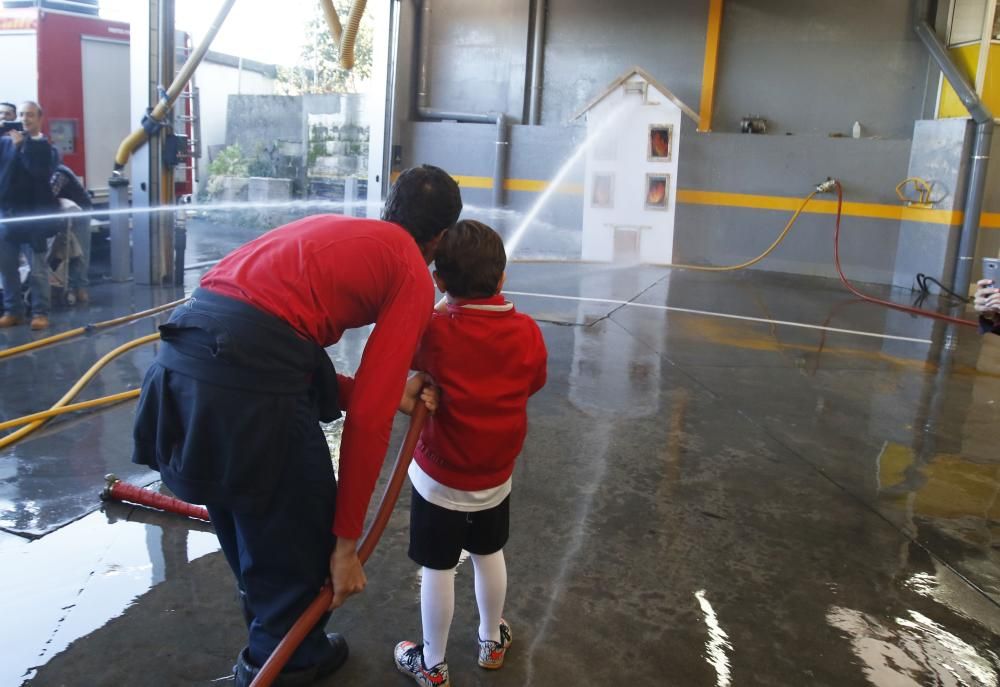 Cientos de niños se vuelcan en la jornada de puertas abiertas del parque de Teis