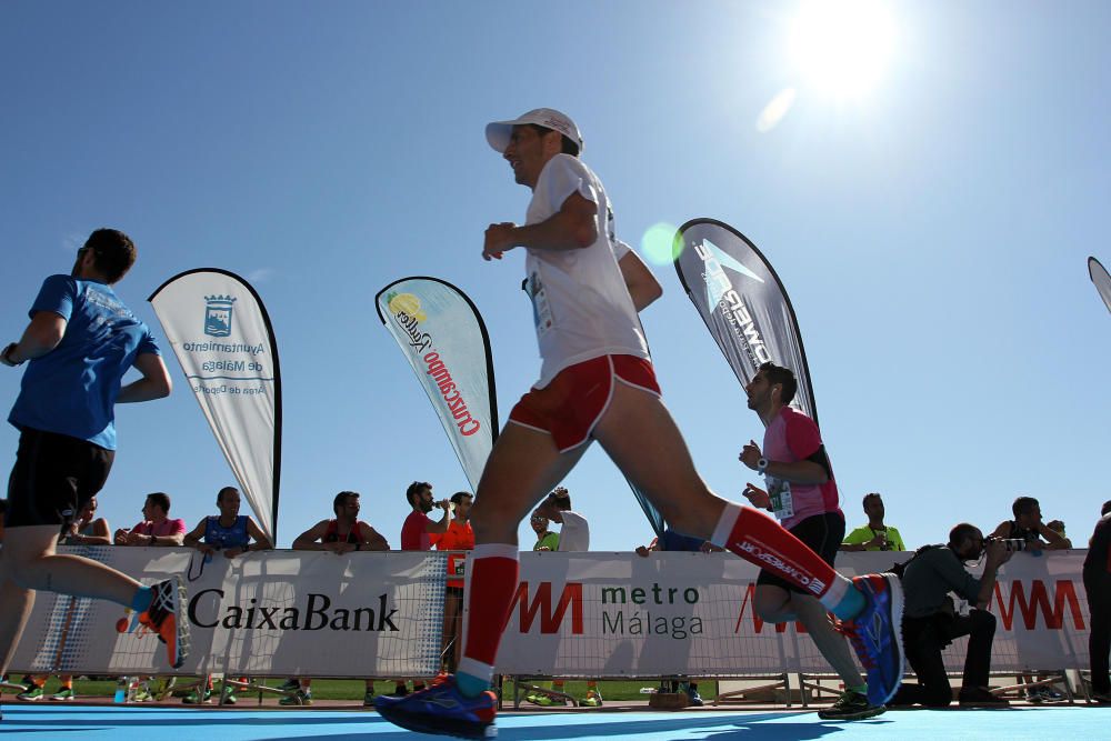 El Mouaziz, del Club Nerja de Atletismo ha vuelto a imponerse en la prueba, que ha alcanzado una participación récord con 7.500 corredores