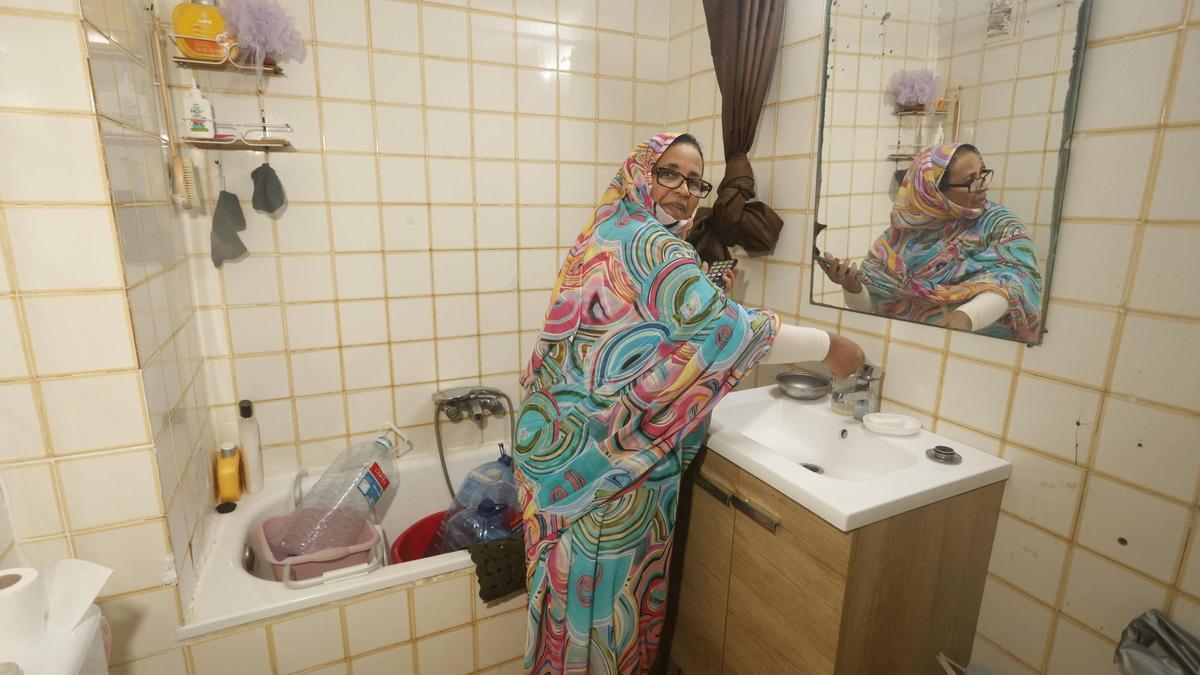 Una finca de la Coma, en Paterna, lleva más de un mes sin agua: "Nos aseamos con cazos y fregamos con garrafas"