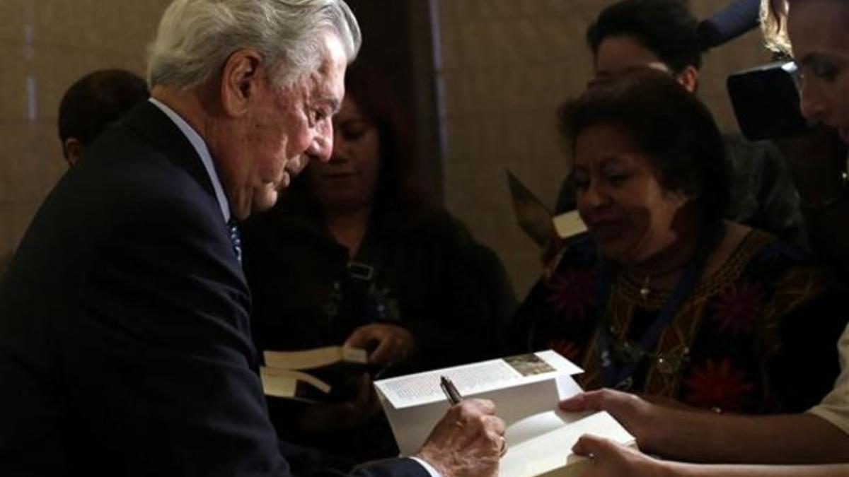 Vargas Llosa teme que libro de papel sea derrotado por el digital