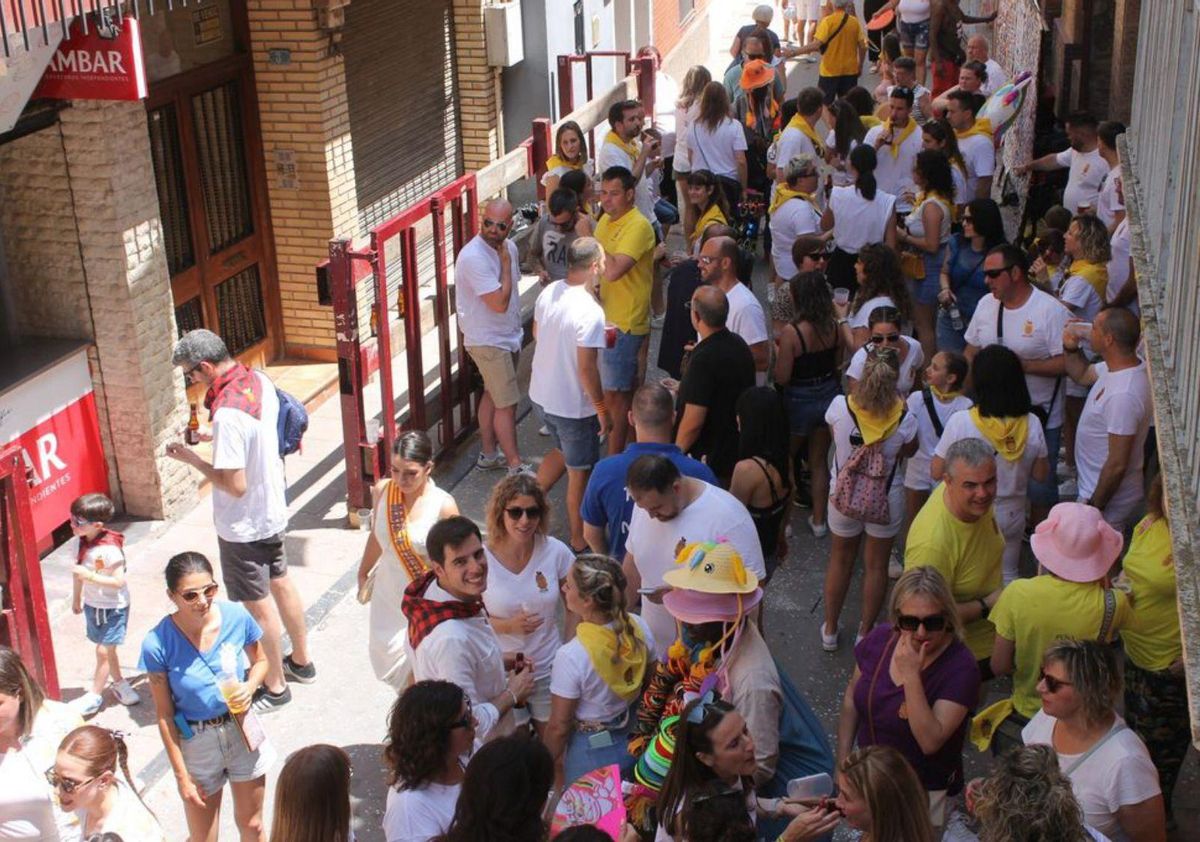 Vecinos y visitantes disfrutaron en las calles de las fiestas patronales. | ISABEL SAUCO